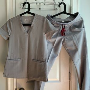 FIGS - Casma Three-Pocket Scrub Top and Kade Cargo Scrub Pants